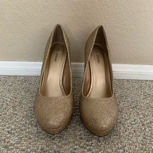 4.5” Gold Shimmer Heel Size 9